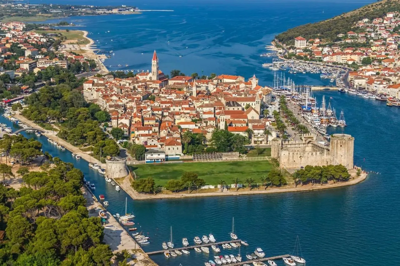 Studio Apartment In Mastrinka With Loggia, Air Conditioning, Wifi 5159-2 Trogir