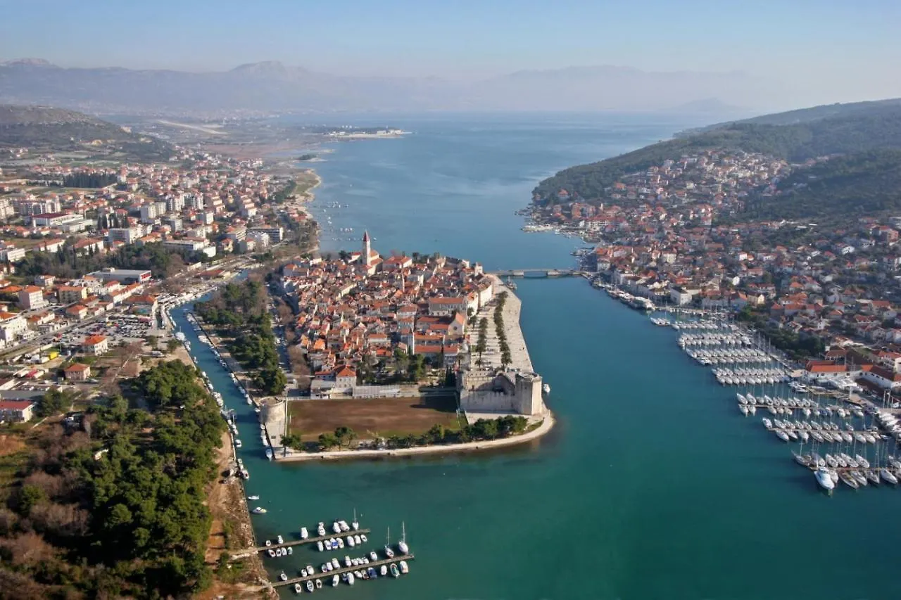 Studio Apartment In Mastrinka With Loggia, Air Conditioning, Wifi 5159-2 Trogir