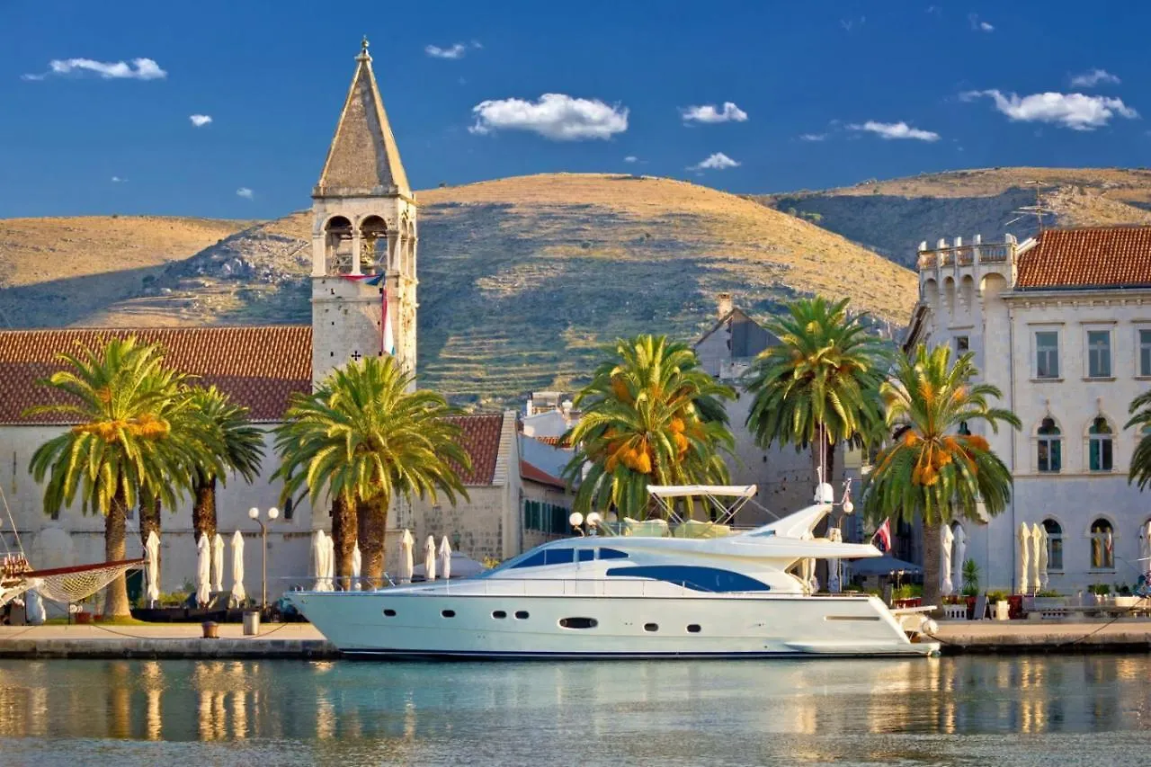 Studio Apartment In Mastrinka With Loggia, Air Conditioning, Wifi 5159-2 Trogir 0*,