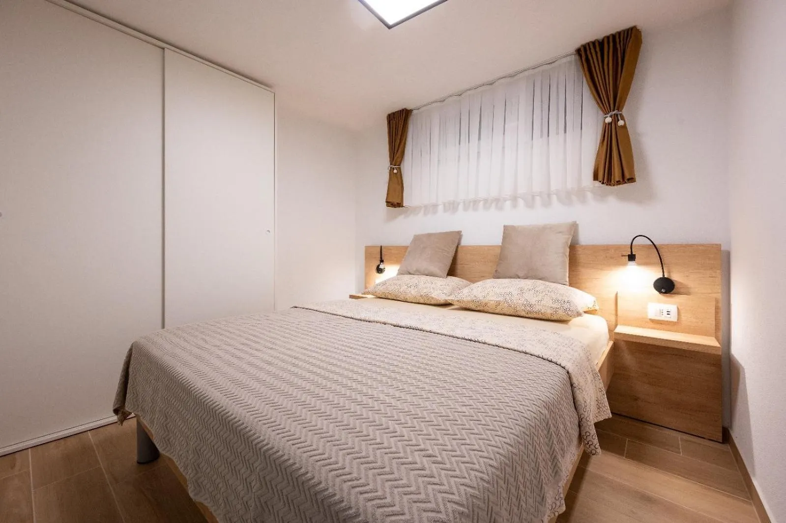 Studio Apartment In Mastrinka With Loggia, Air Conditioning, Wifi 5159-2 Trogir