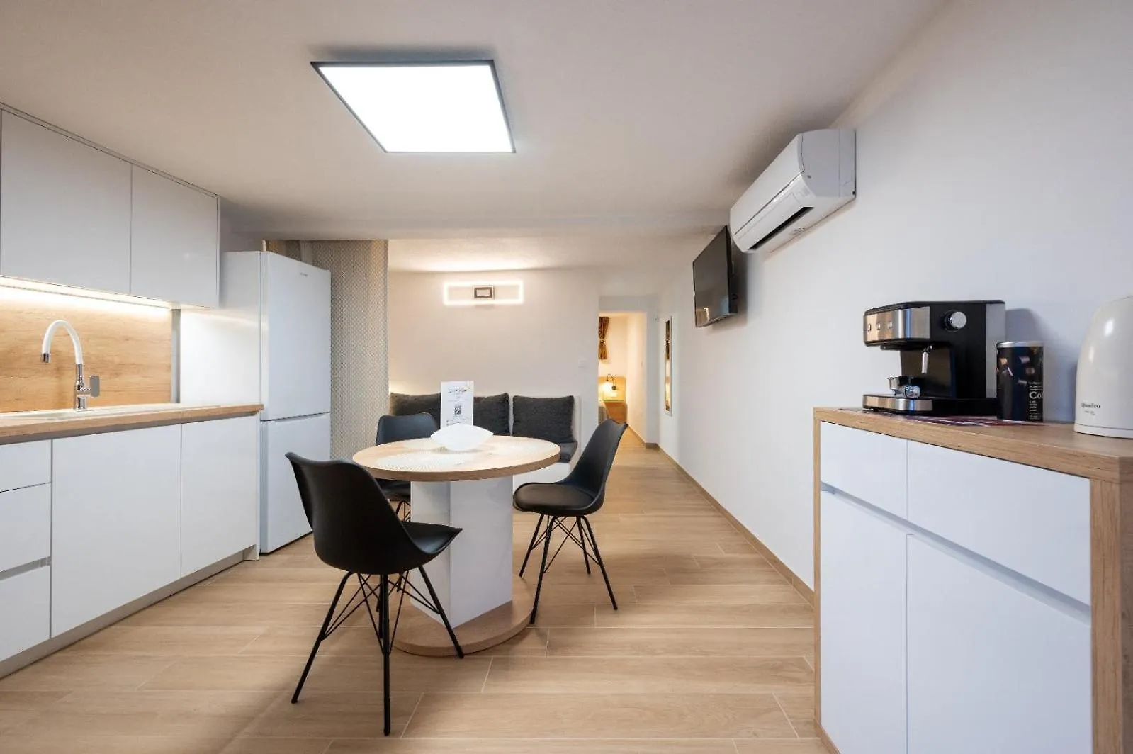 Studio Apartment In Mastrinka With Loggia, Air Conditioning, Wifi 5159-2 Trogir